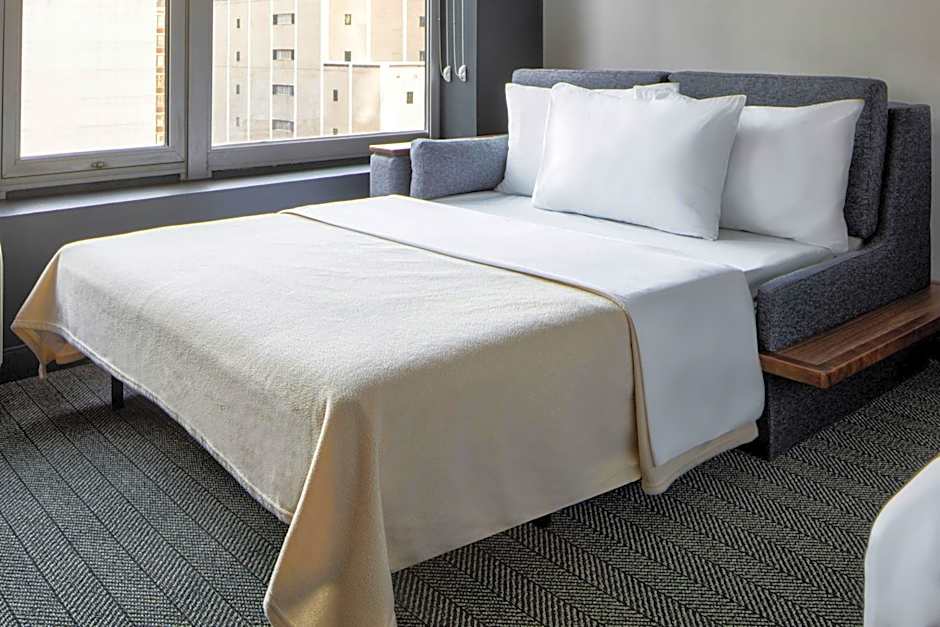 Courtyard by Marriott Chicago Downtown/River North