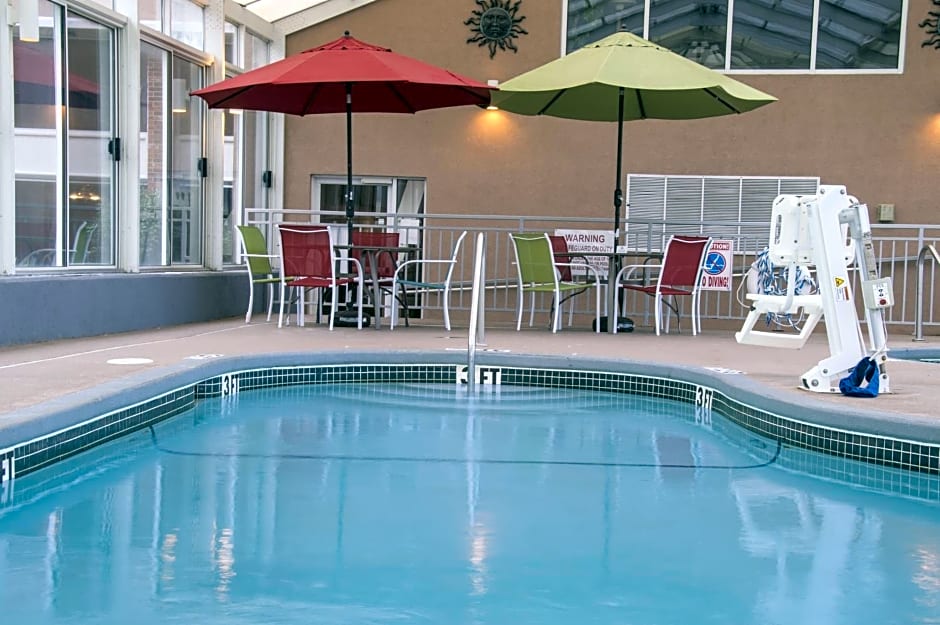 Lamplighter Inn and Suites - North