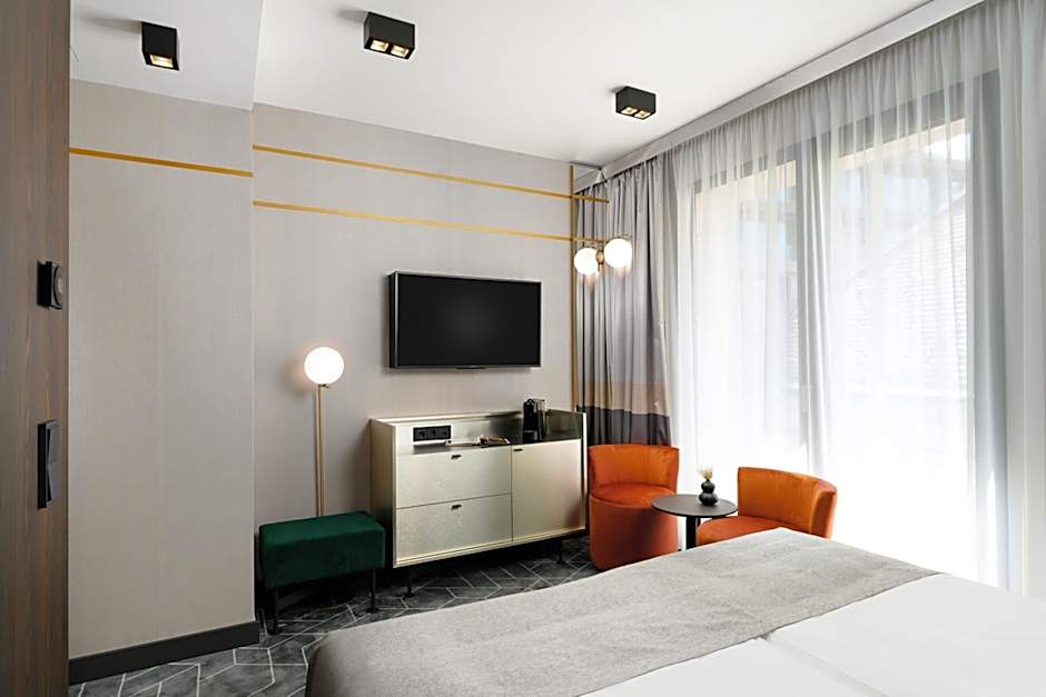 Emerald Hotel by Continental Group