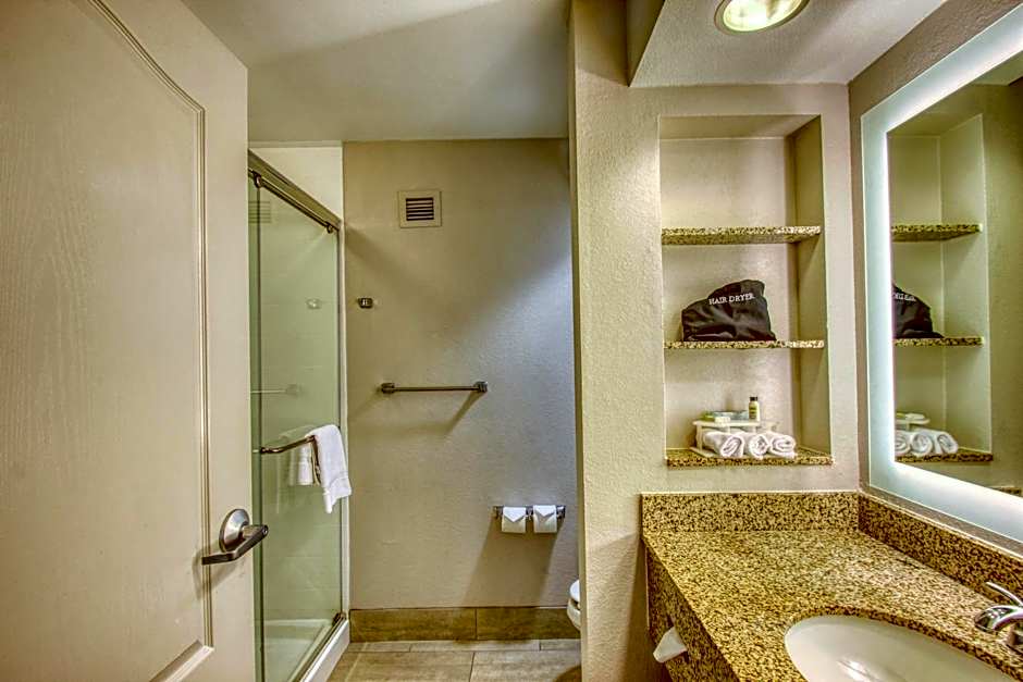 Holiday Inn Express Hotel & Suites Milwaukee Airport By IHG