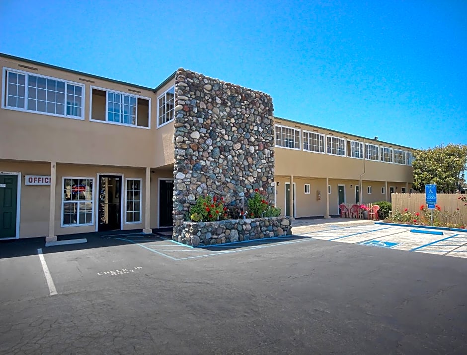 Sea Breeze Inn - San Simeon