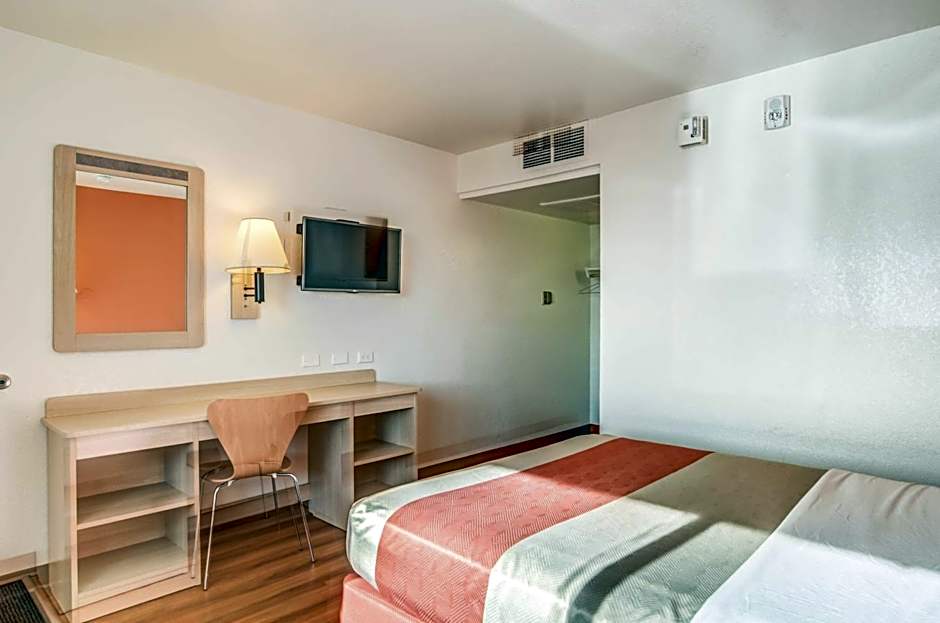 Motel 6 Fort Collins, CO