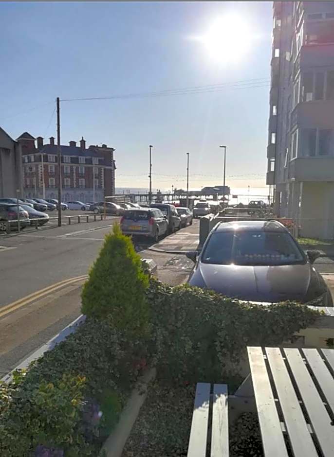 Hotel Babylon – Blackpool