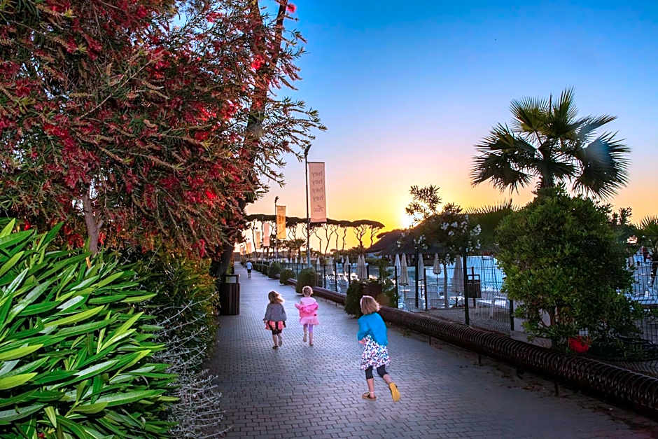 hu Park Albatros village