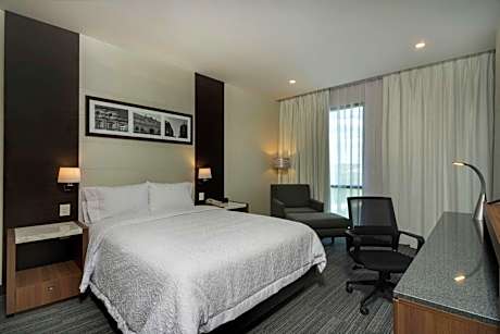Queen Room with Lake View