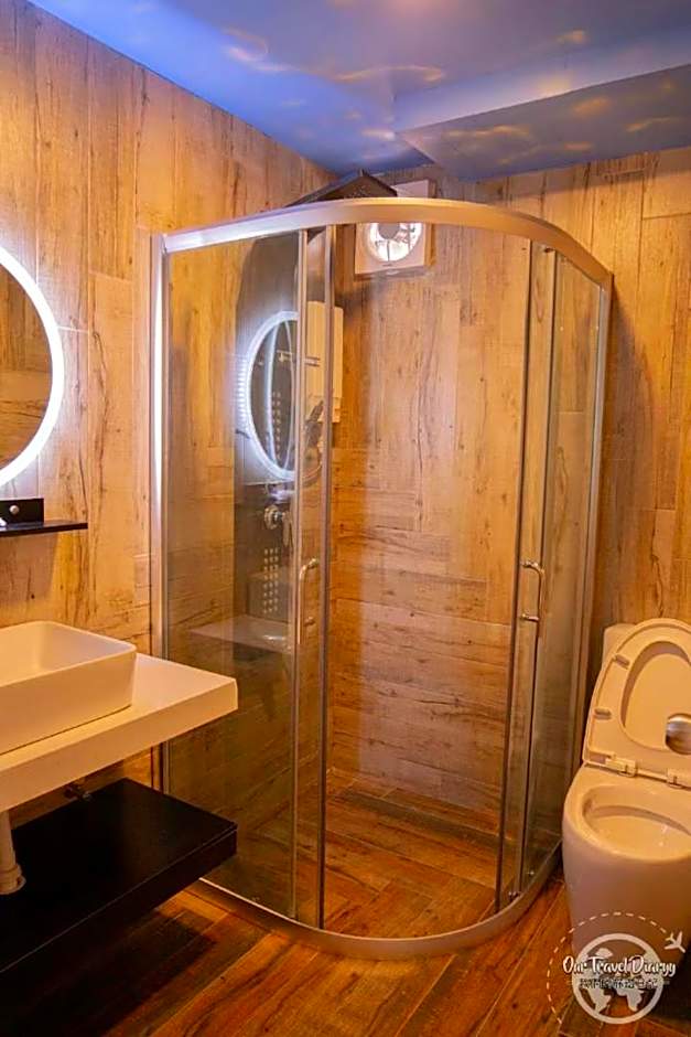 Mangrove Floating Chalet