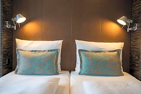 Room with Queen Size Bed