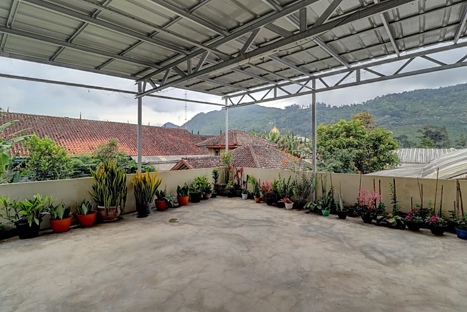 OYO 90454 Adinda Homestay Cibodas Lembang