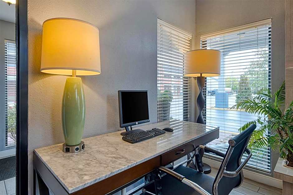 SureStay by Best Western Kansas City Country Inn North