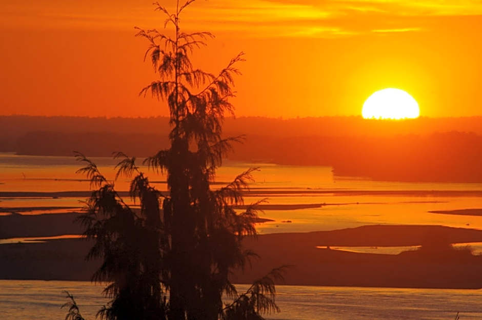 The Fraser River's Edge B&B Lodge