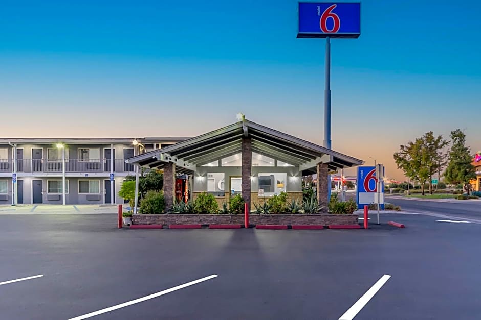 Motel 6-Willows, CA
