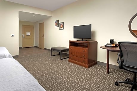 2 Queens Mobility/Hearing Access 3X3 Shwr Ns