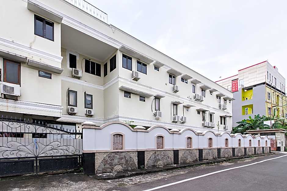 RedDoorz near Palembang Trade Center 3