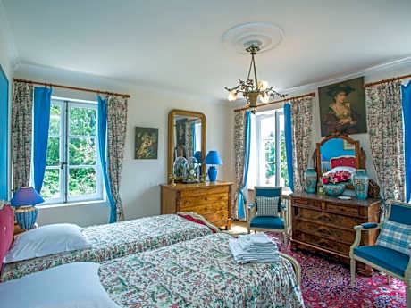 Deluxe One-Bedroom Apartment with Garden View