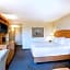 La Quinta Inn & Suites by Wyndham Islip Macarthur Airport