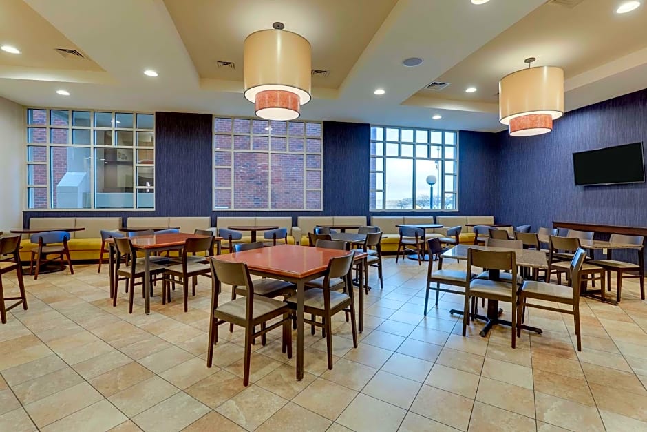 Drury Inn & Suites Arnold