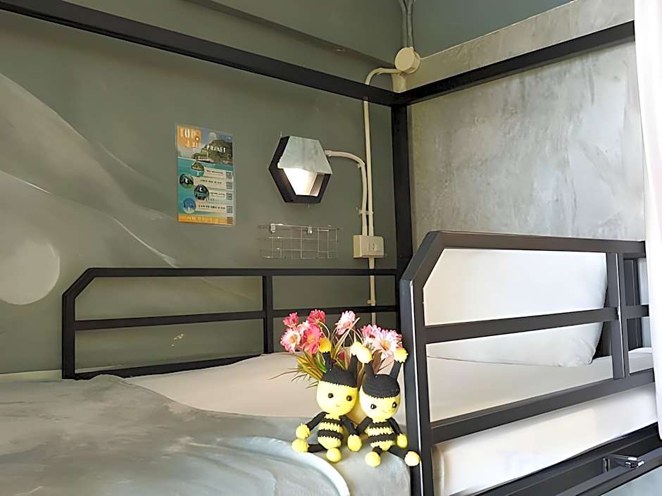 Beehive Phuket Oldtown Hostel