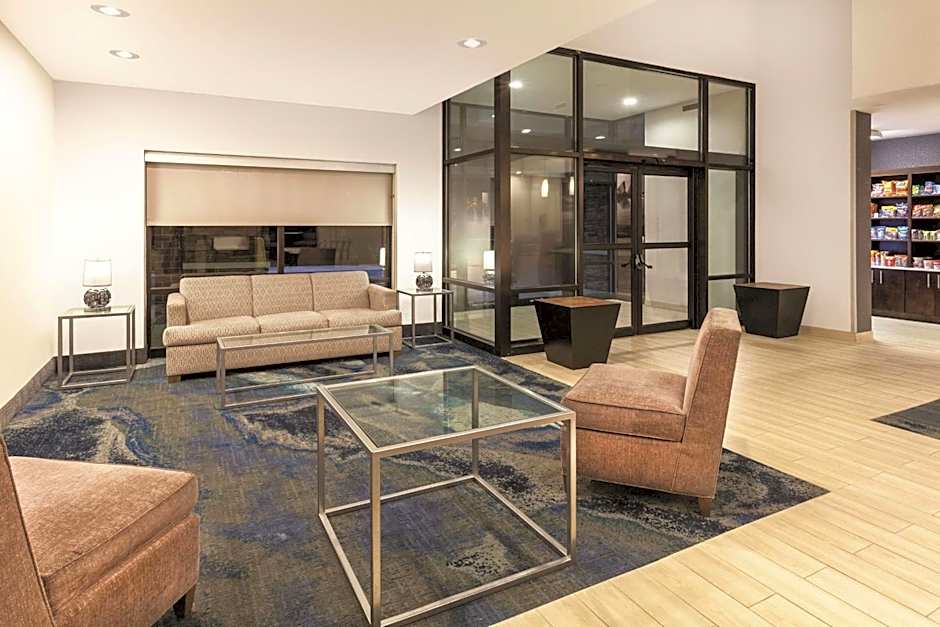 La Quinta Inn & Suites by Wyndham Philadelphia Airport