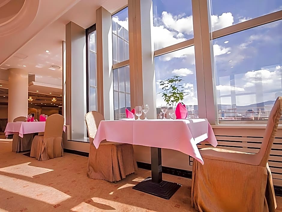 Chinggis Khaan Hotel
