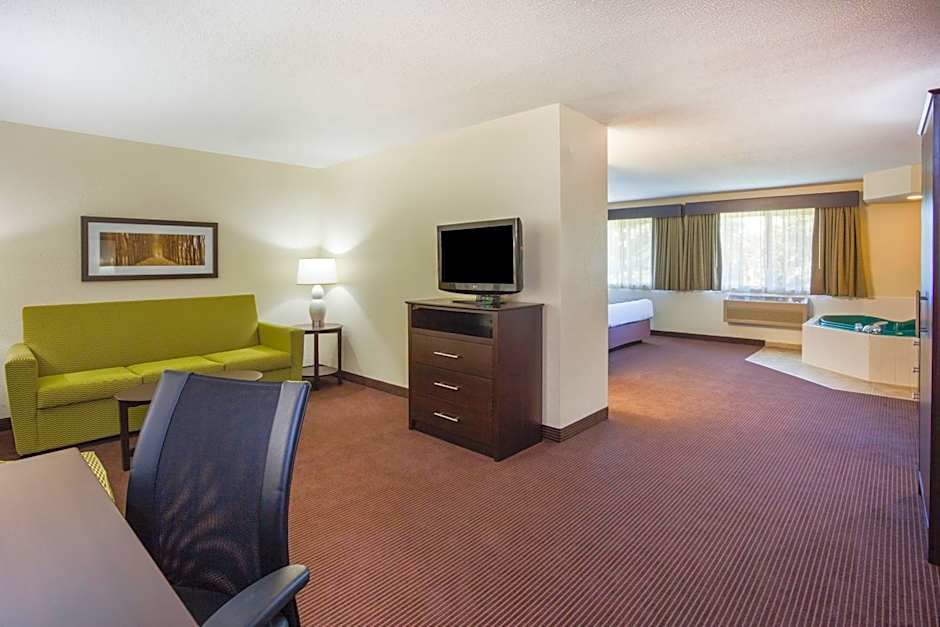 AmericInn by Wyndham Rhinelander