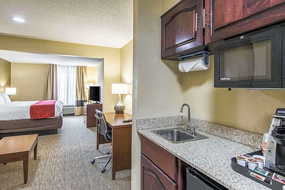 Comfort Inn & Suites Greenwood near University