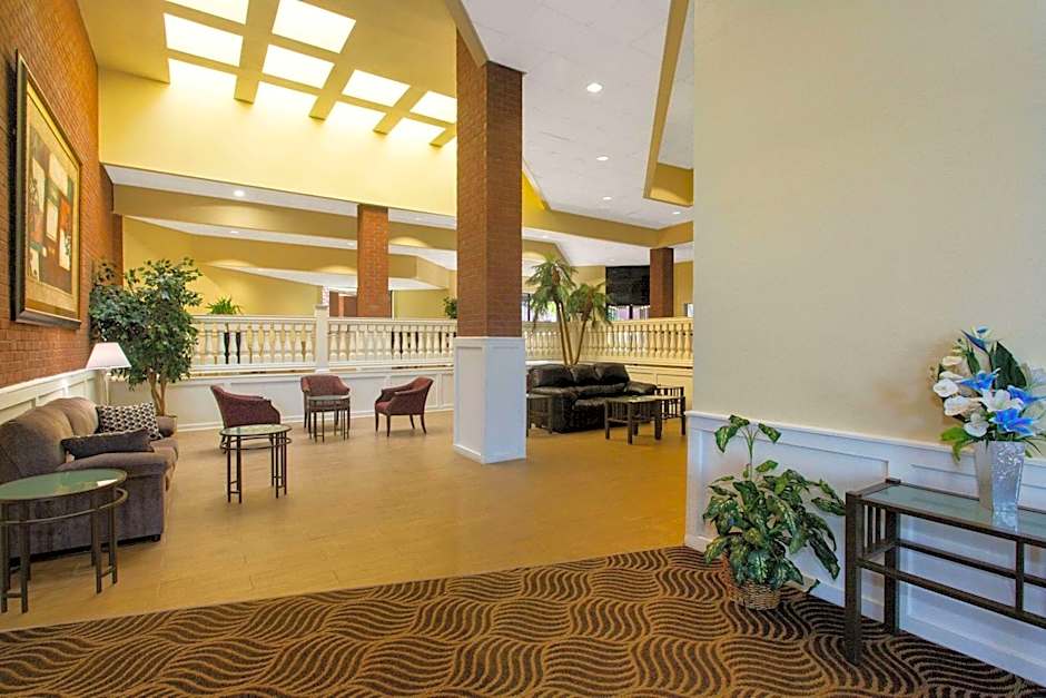 Days Inn & Suites by Wyndham Tallahassee Conf Center I-10