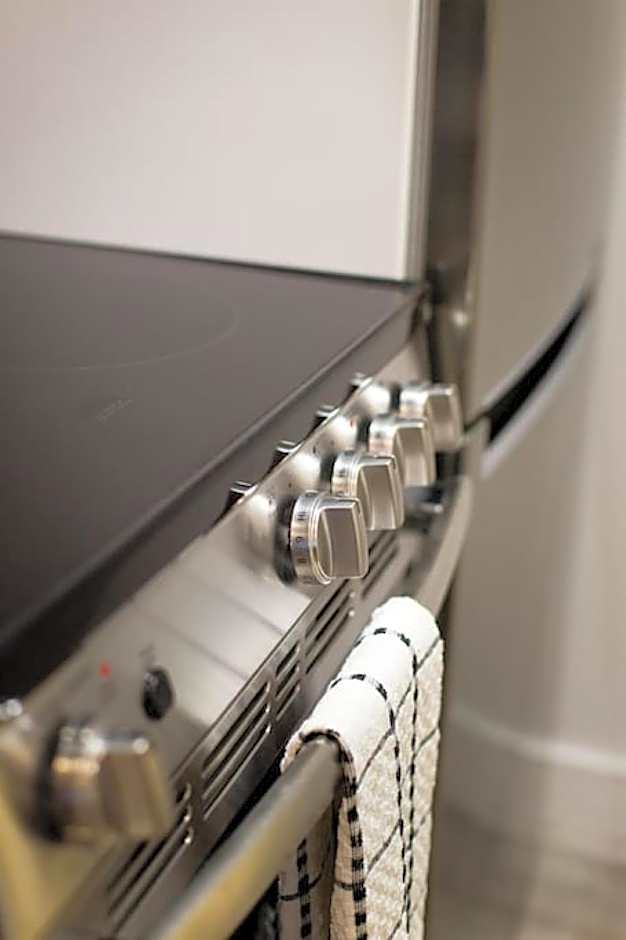 Palms Little Italy Studio with full bathroom by Denstays