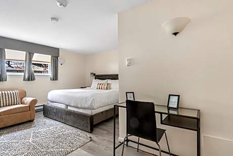 Beverly Premium King Studio- Basement Level