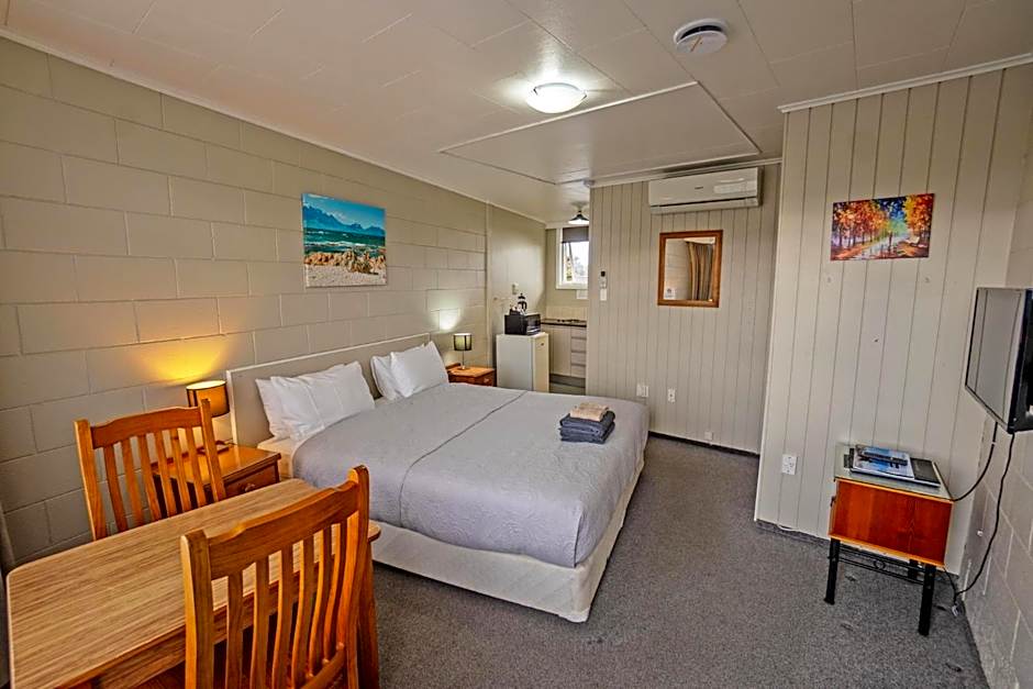 Photo 1 of 6 of Studio 1 King Bed