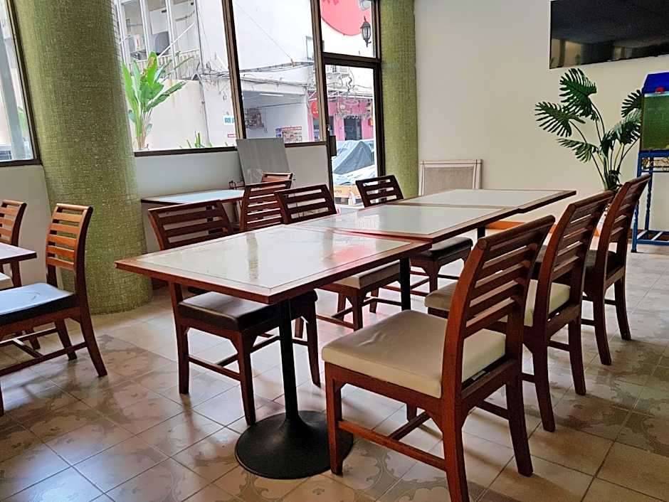 Crown Bts Nana Hotel