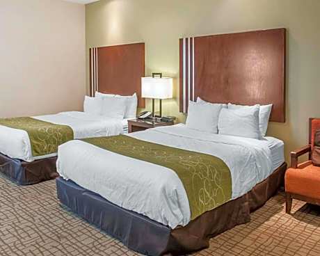 2 Queen Beds, Suite, Nonsmoking