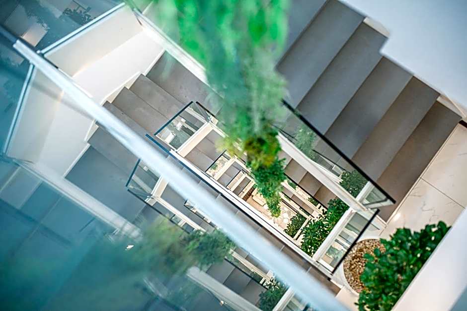 Monaco Suites Hotel