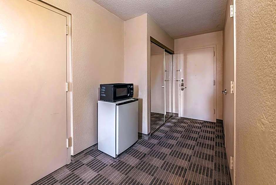 Ramada by Wyndham Fairfield NJ