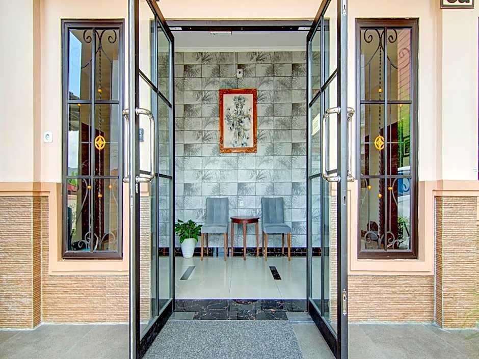 OYO 90233 The Shine Residence