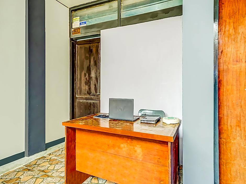 SPOT ON 91186 Losmen Yanti