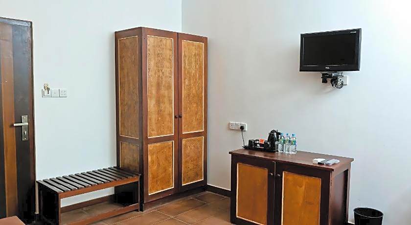 Golden Star Beach Hotel