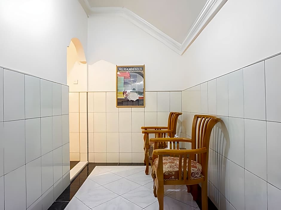 OYO 2180 Vina Vira Hotel