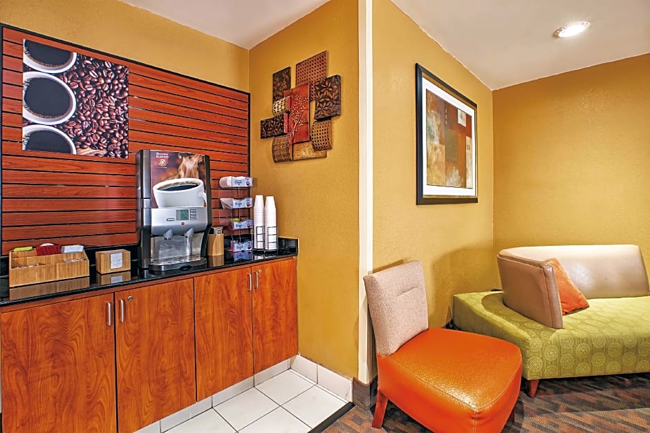 La Quinta Inn & Suites by Wyndham Columbus West - Hilliard