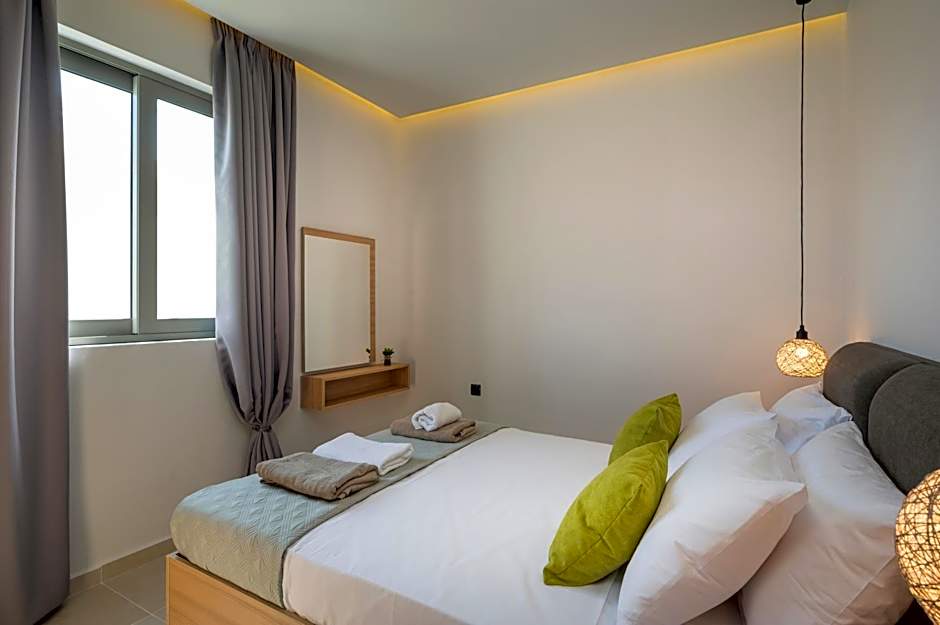 Aegean Breeze Luxury Apartments next to the sea