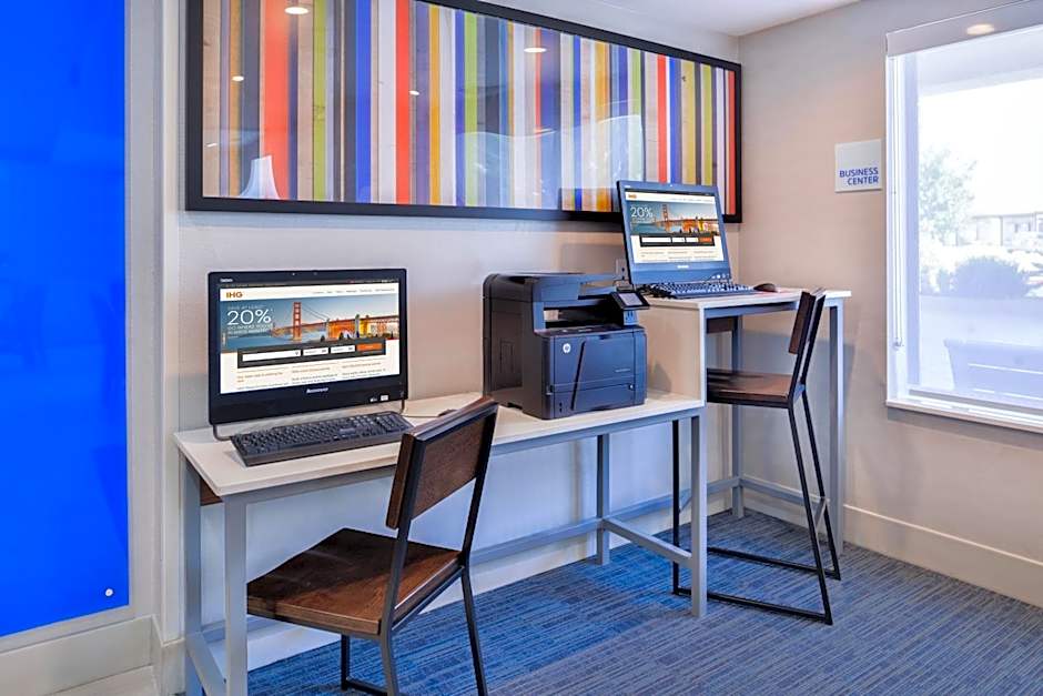 Holiday Inn Express & Suites Selma By IHG