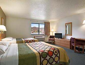 Super 8 by Wyndham Houghton