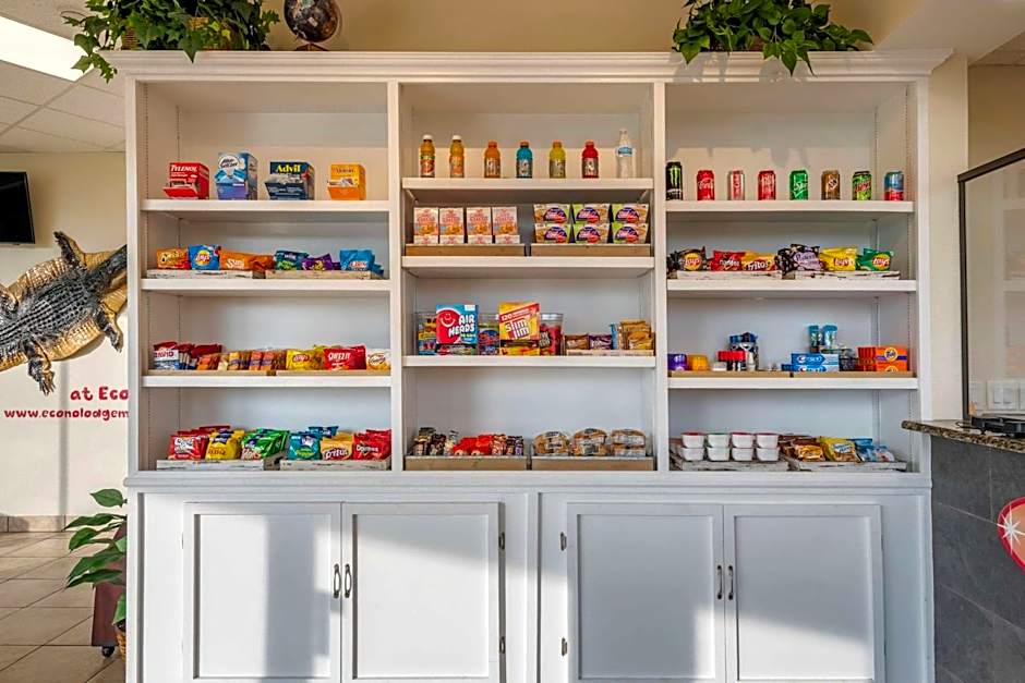 Econo Lodge Inn & Suites Maingate Central