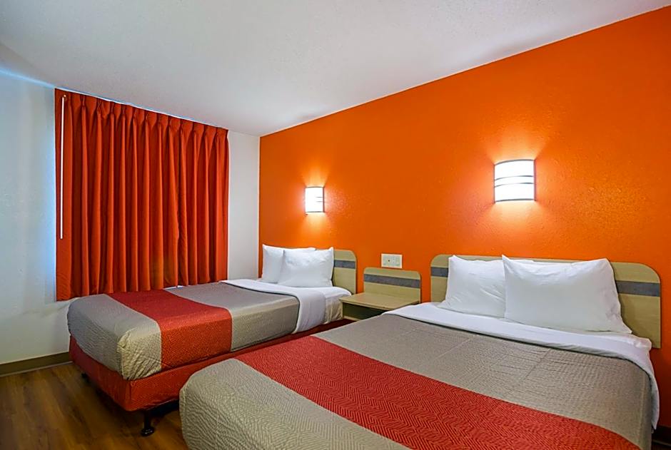 Motel 6-Whitby, ON - Toronto East