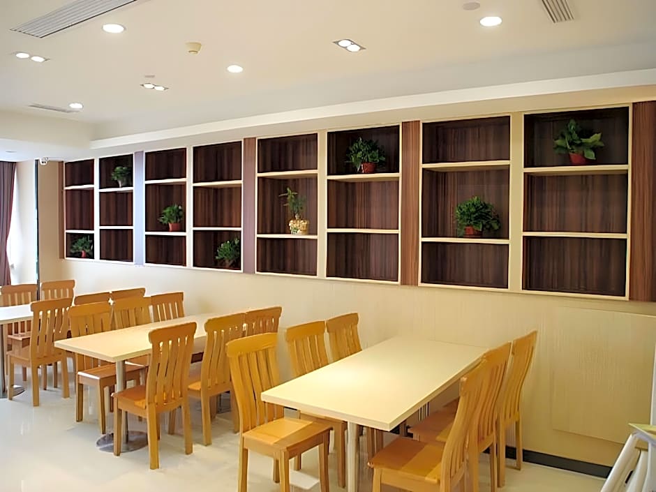 7 Days Premium Jingjiang Fuhai New World Automobile Terminal Branch