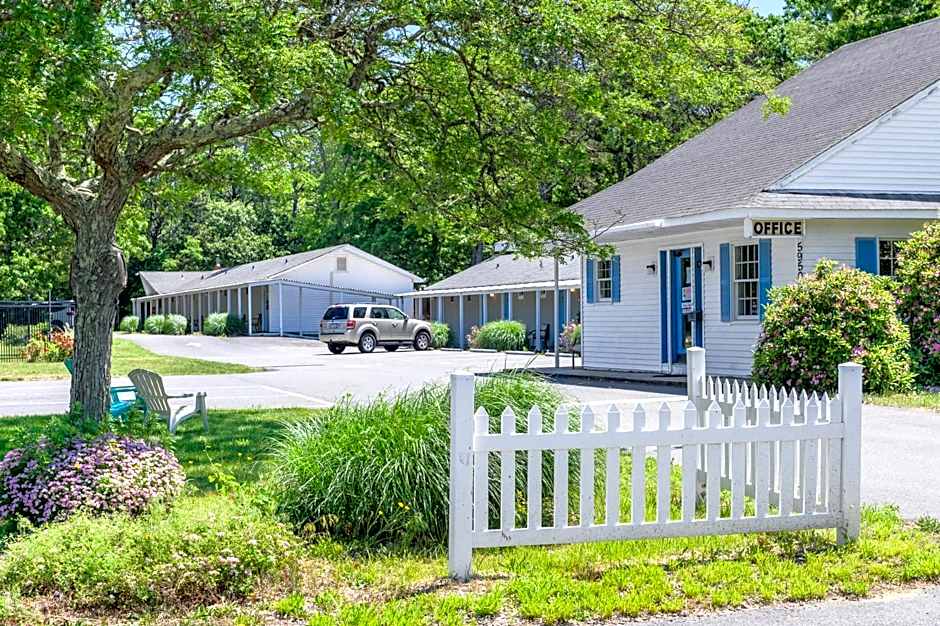Blue Dolphin Inn