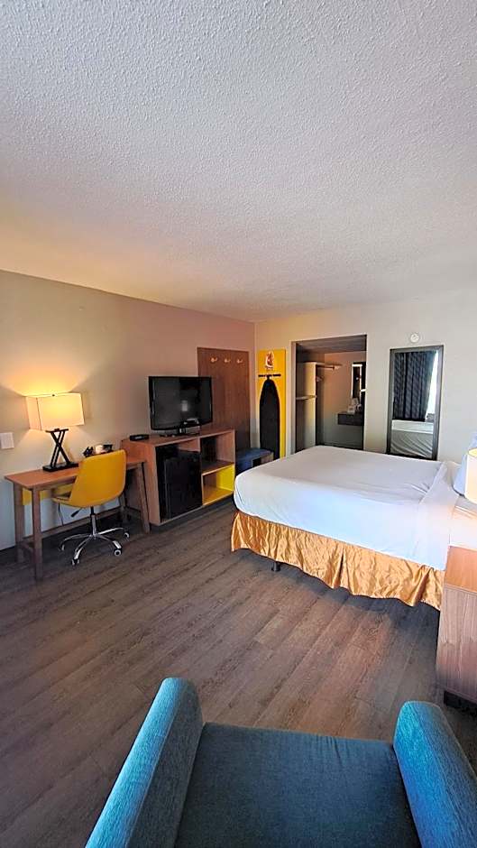 Days Inn & Suites by Wyndham Rocky Mount Golden East