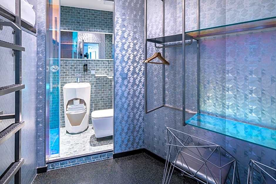 Diamond Capsule Hotel Amsterdam South