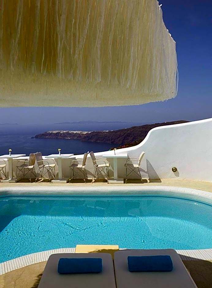 White Santorini Suites & Spa