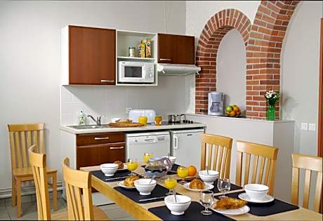 One-Bedroom Apartment with Balcony