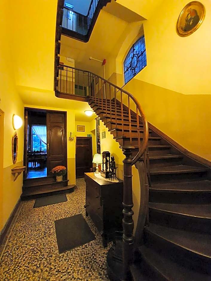 Erasmus Hotel